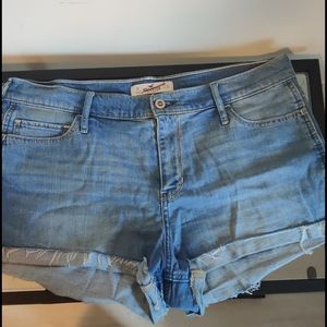 ⭐⭐CLOSET CLEAR OUT ⭐⭐Hollister denim shorts